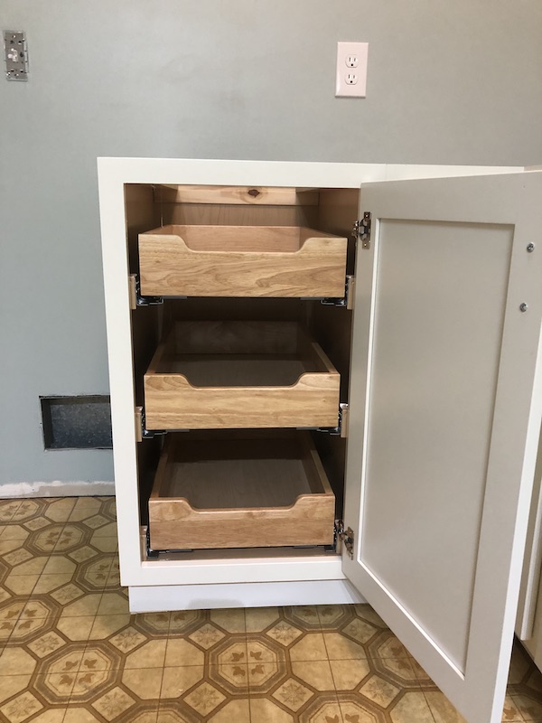 Cabinet with door front & pull out shelves